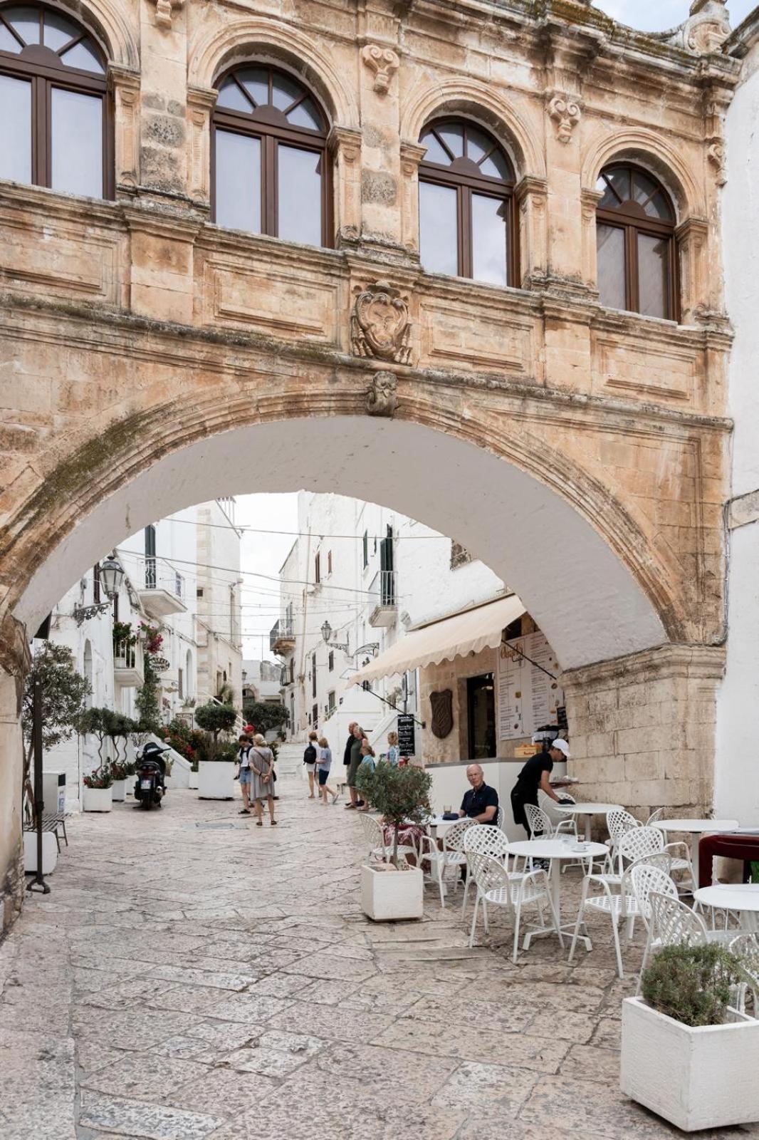 Ca Sotto L'Arco Bed & Breakfast Ostuni Bagian luar foto