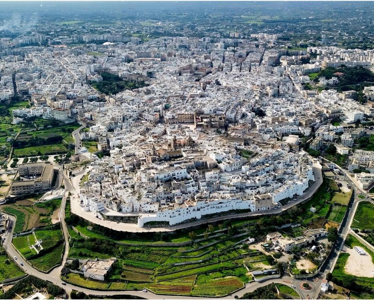 Ca Sotto L'Arco Bed & Breakfast Ostuni Bagian luar foto